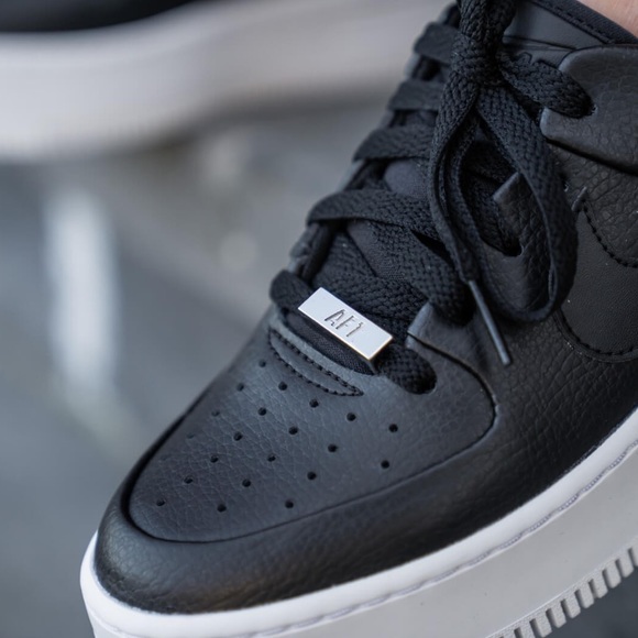 🌸 NIKE AIR FORCE 1 Sage Low Sneakers Shoes Black - Picture 5 of 10